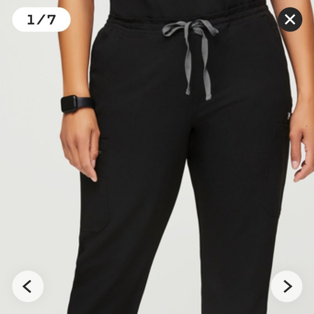 XS petite black figs yola scrub pants